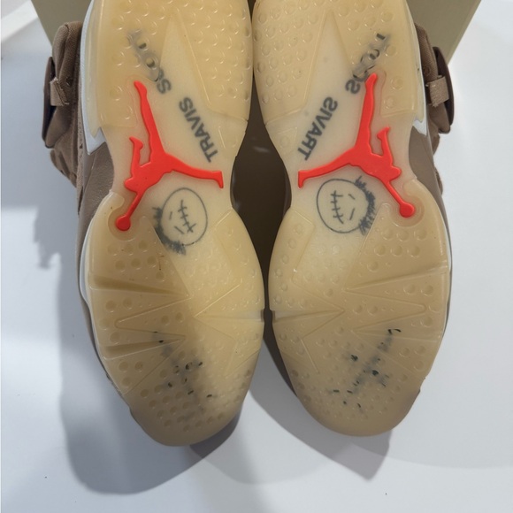 Used Nike Travis Scott Jordan 11 men’s size 10 shoes - Picture 5 of 7